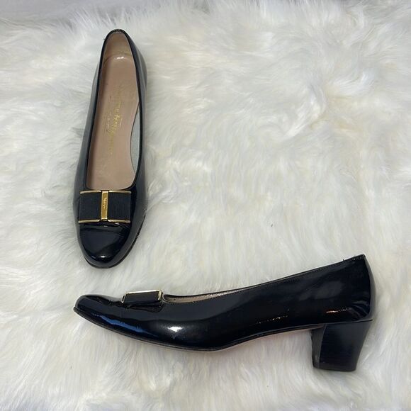 Salvador Ferragamo Vintage Black Patent Leather Low Heels Sz 8 NARROW WIDTH - Picture 1 of 8